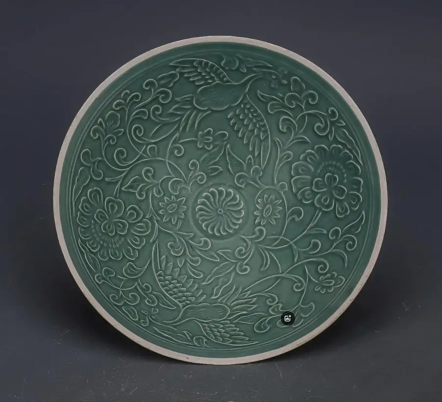 

Antique collection and decoration: Green-glazed porcelain bowl with engraved phoenix pattern from Ding Kiln in the Song Dynasty