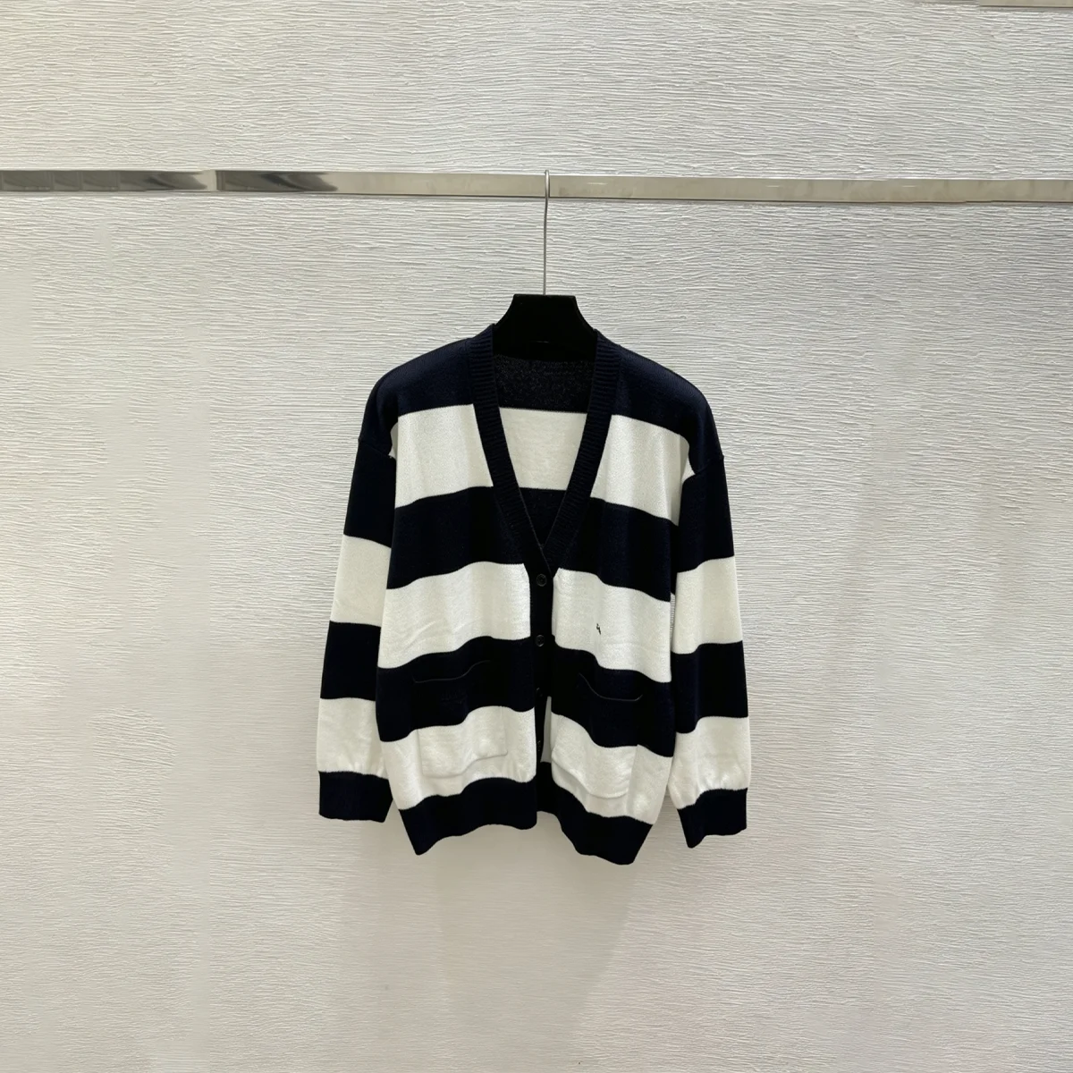 2026 high-quality new women's black and white striped jacket for casual and versatile wear--hb713