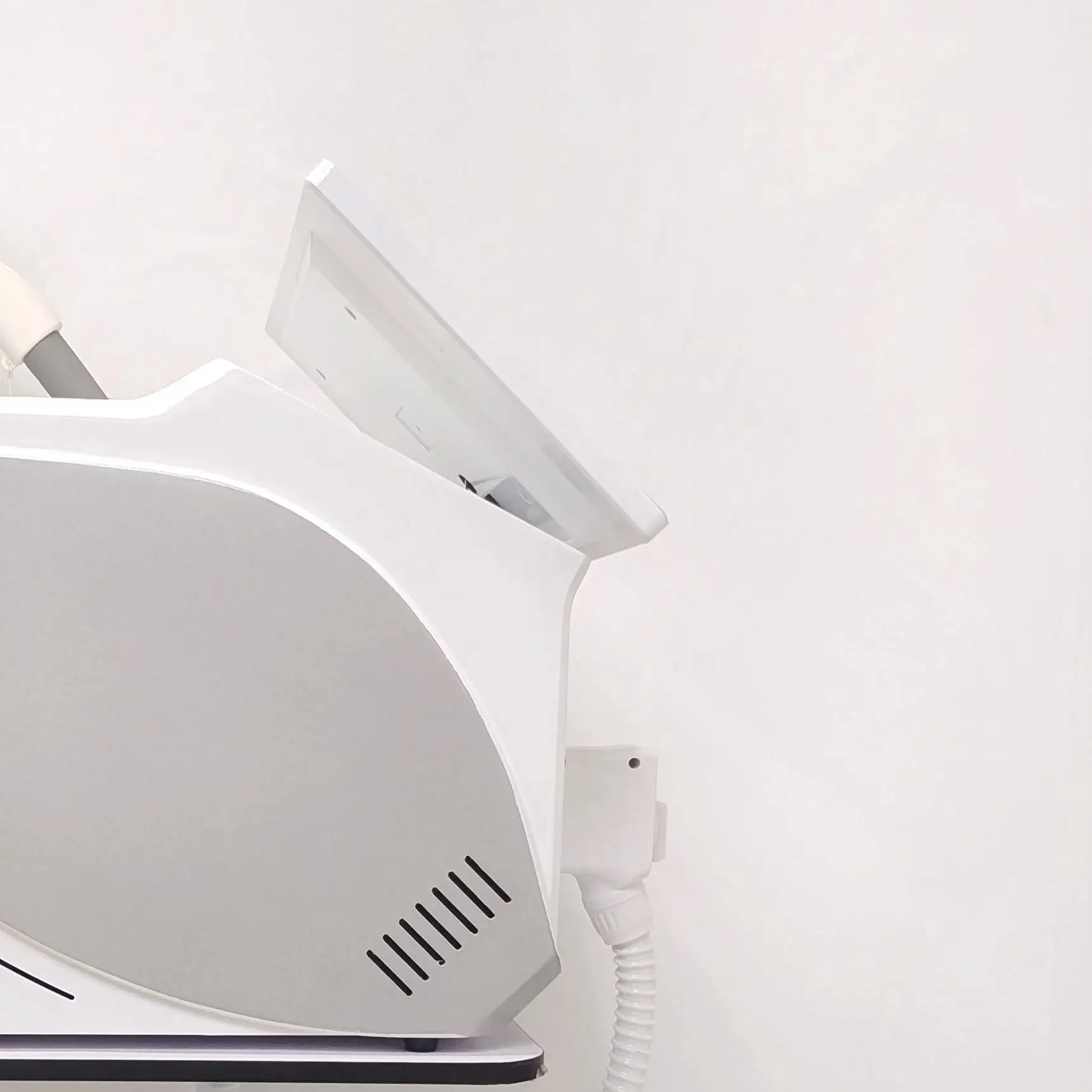 

Портативный профессиональный диодный лазер для удаления волос 4000 Вт, титановая платина, 4 длины волны, 755/808/940/1064 нм, сертифицирован CE