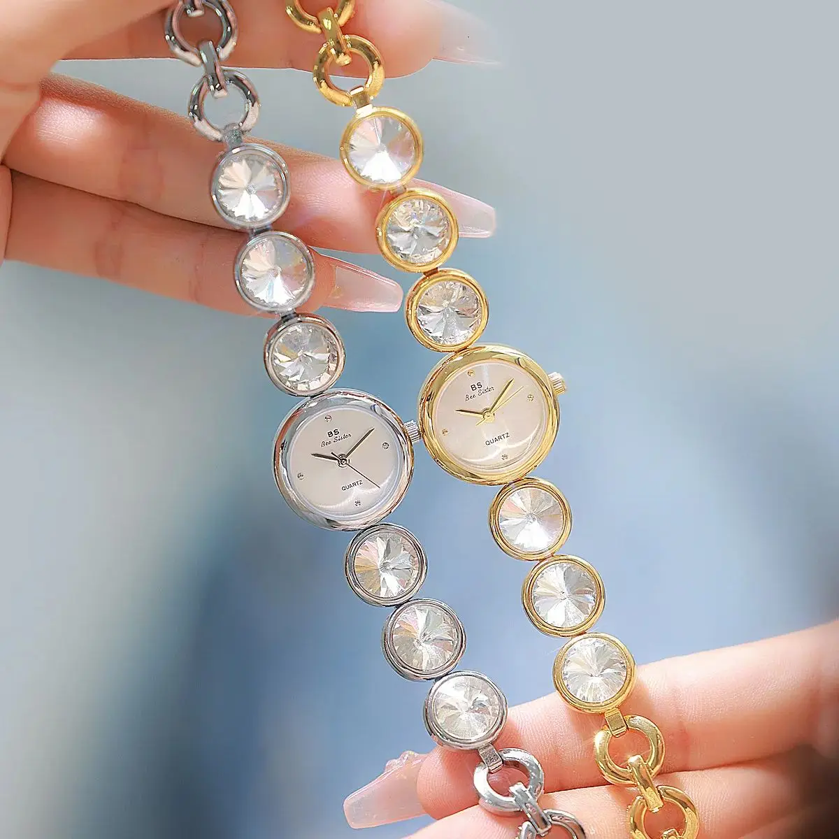 Brand Women's Watch Light Luxury Fashion Diamond Inlaid Bracelet Exquisite Simplicity Women's Quartz Watch
