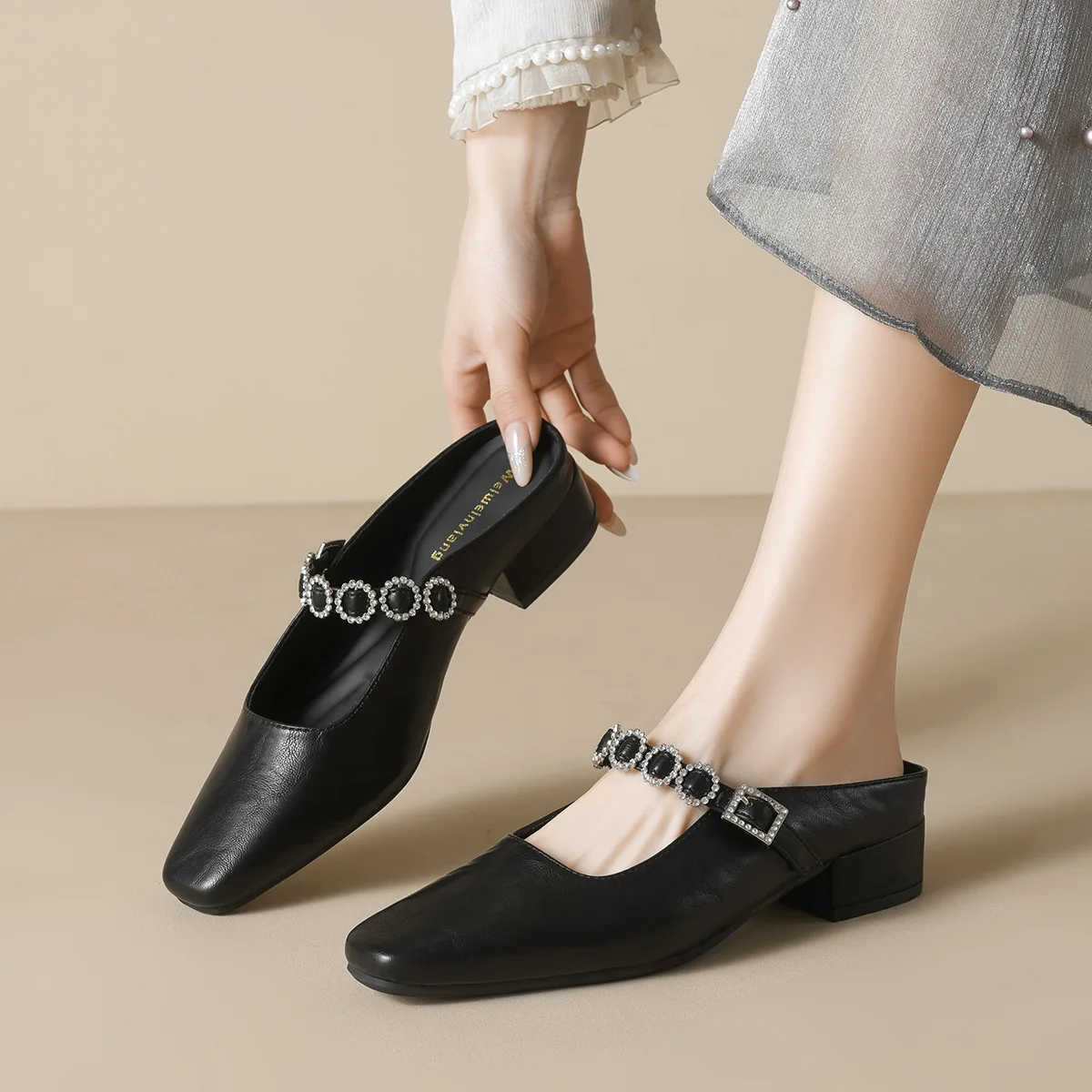 

Женские туфли-лодочки со стразами, тапочки с закрытым носком и пряжкой, модные сандалии на квадратном каблуке, большие размеры, без шнуровки, неглубокие шлепанцы, абрикосовый черный цвет