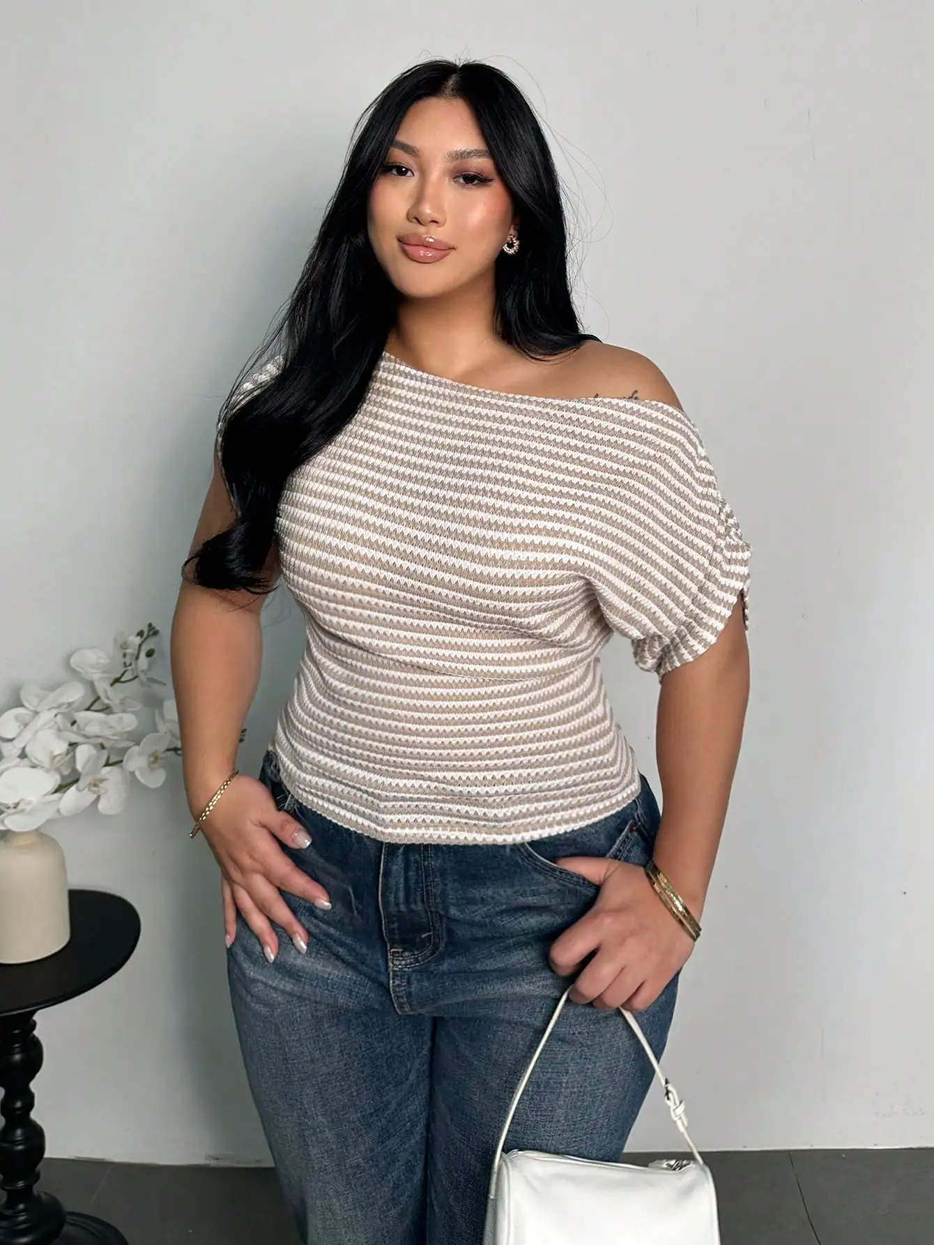 

Plus Size Women Textured Striped Asymmetric Shoulder Ruched Batwing Sleeve Top