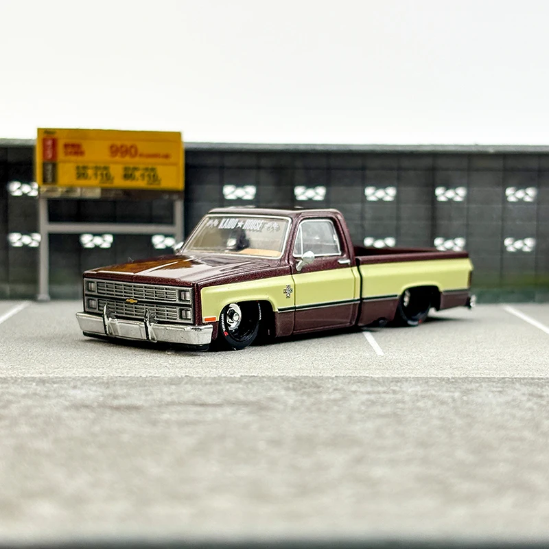 Diecast 1/64 Scale Chevrolet Silverado Pickup Truck Model Alloy Chevrolet Silverado Truck Can Open Cover Car Model Display