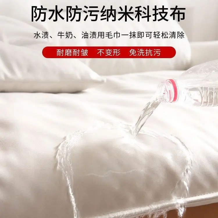 أريكة إبحار حديثة فاخرة وخفيفة الوزن، جلوس عميق للغاية، شقة صغيرة إيطالية بسيطة وبسيطة