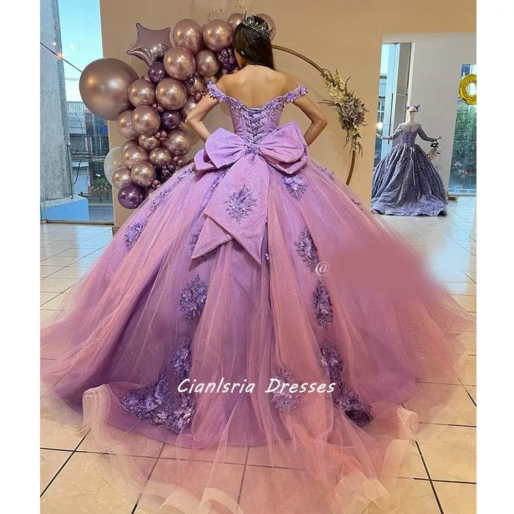 라벤더 숄더 보우 뒤로 Quinceanera 드레스 볼 가운 꽃 아플리케 달콤한 15 여자 파티를위한 레이스 코르셋