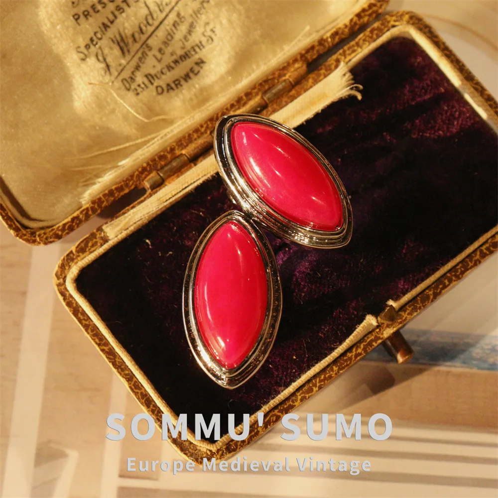 

Minimalist Whole Body Brass Electroplated Silver Natural Red Corundum Inlaid Pendant Horse Eye Ring Stud Earrings