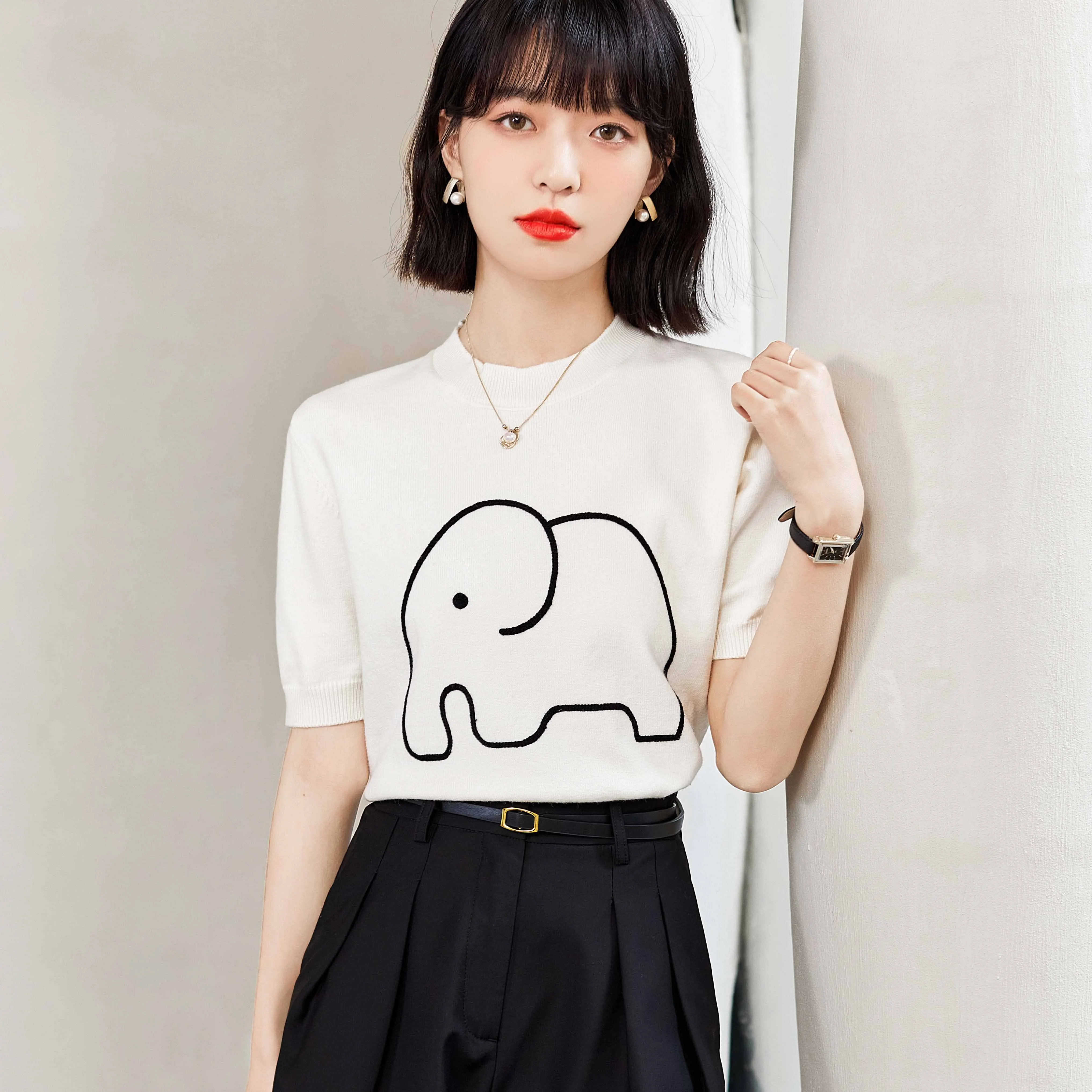 

2023 Summer New European Station Fashion Cartoon Elephant Embroidery Short Sleeve Knitted Women's Thin Short Sleeve T-shirt Top