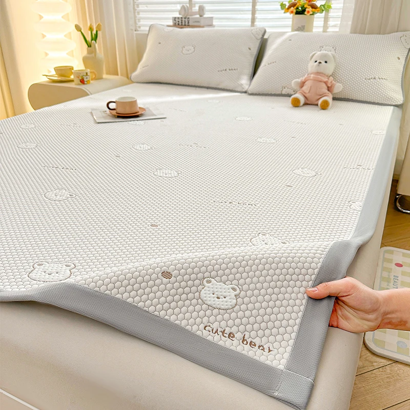 حصيرة وسادة تبريد من اللاتكس الطبيعي للصيف، وسادة حريرية مطبوعة على شكل دب لطيف ورائع، لوح قابل للطي لتكييف الهواء، وسادة ناعمة للمنسوجات المنزلية