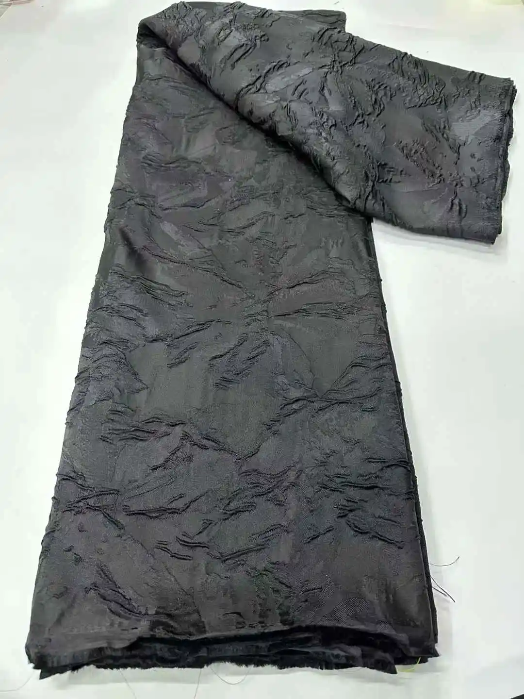 Оптовая продажа, нигерийская парчовая кружевная ткань 2025, высококачественная африканская жаккардовая позолоченная кружевная ткань для шитья, роскошное вечернее платье миди