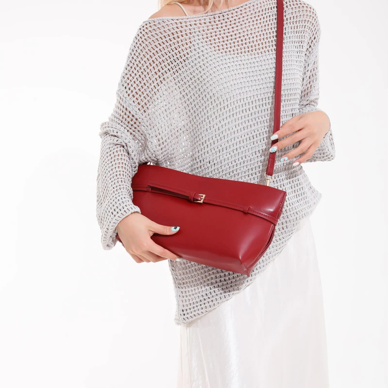 

Spacious And Functional Leather Shoulder Bag For Women - Crossbody Bag Messenger Style Elegant Classic Look