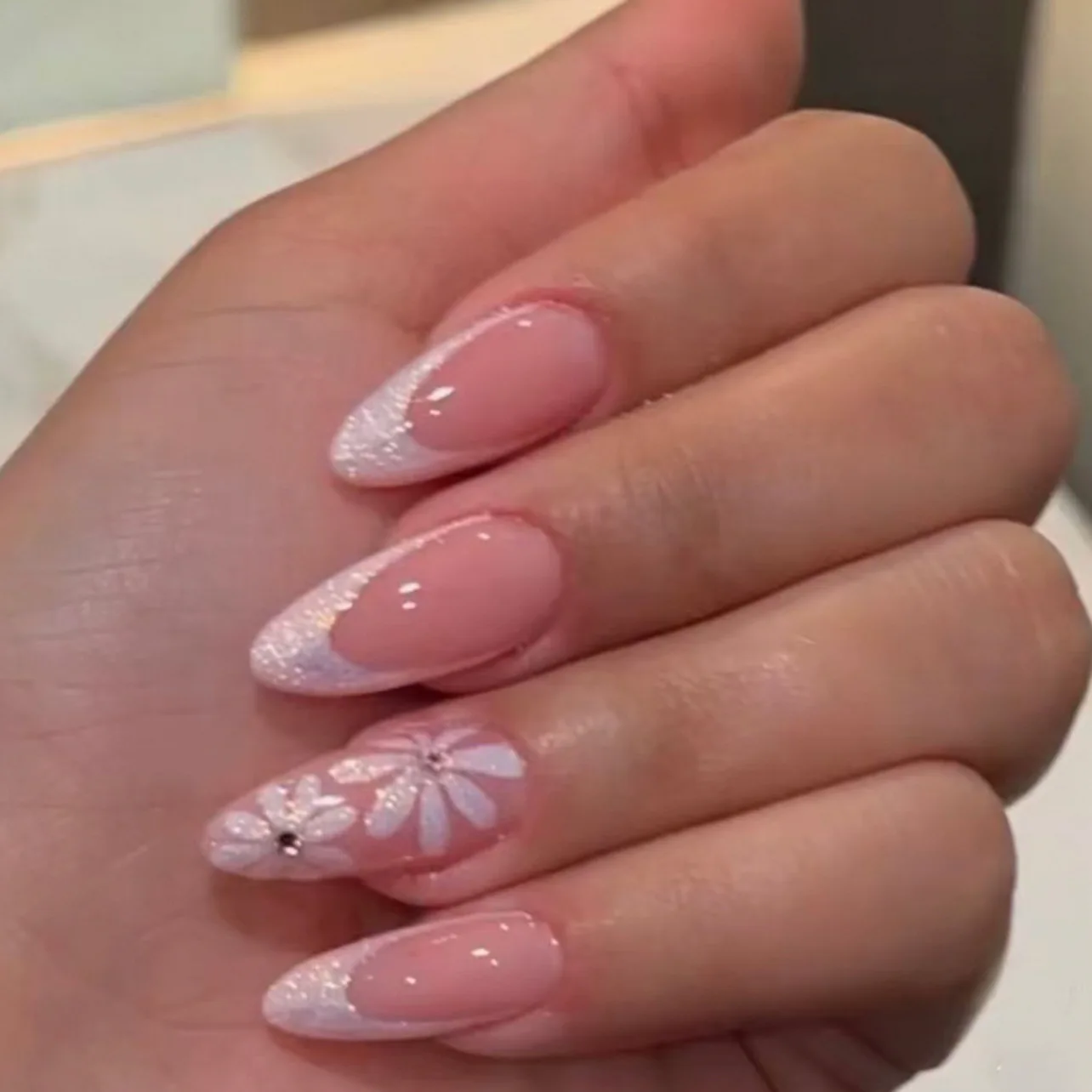 

24pcs Simple Flower Fake Nails Art Shiny Powder French Long Almond False Nail Tips Finished Pink Press on Nails Sets Finished