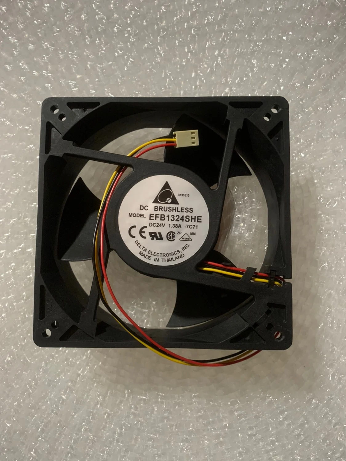 

Delta EFB1324SHE 7C71 DC 24V 1.38A 127x127x38mm 3-Wire Server Cooling Fan