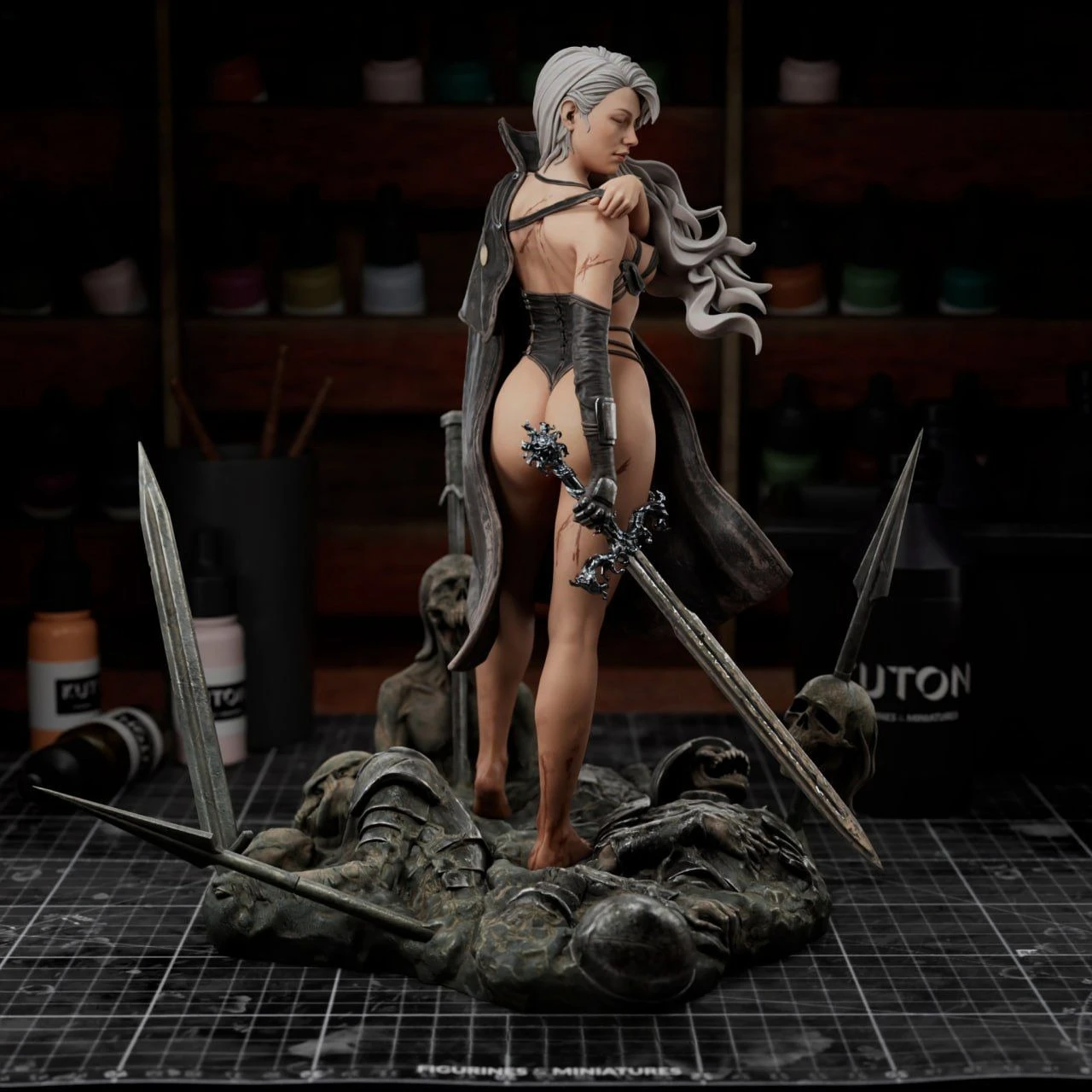 Silver-haired Female Warrior High-precision Figurine White Film Disassembly Model DIY Coloring Self-assembly Figurines Crafts