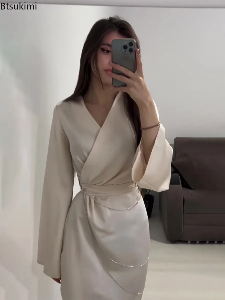 2025年 エレガント レディース服 秋新作 気質 ロングドレス ウエストチェーンデザイン セクシー Vネック 無地 サテンドレス