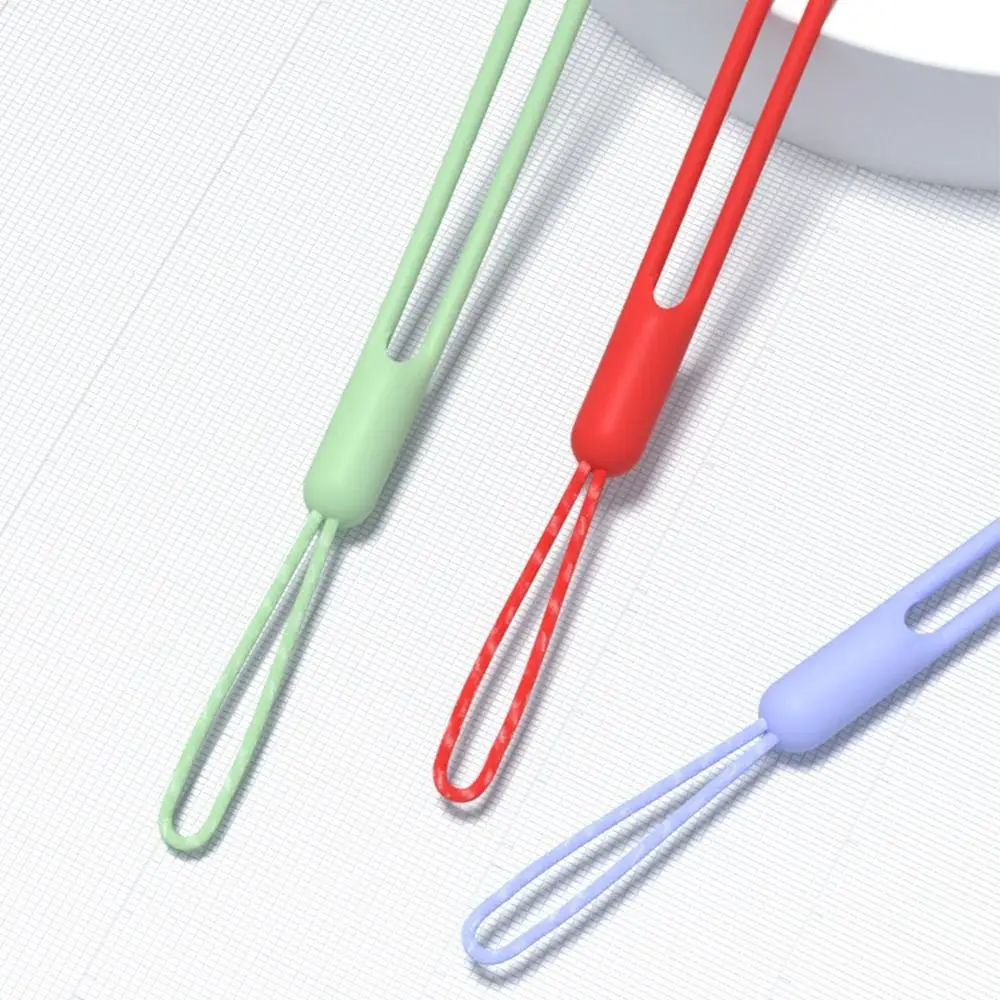Cordino per telefono corto alla moda Custodia per telefono in silicone morbido Cinghie a catena Corda anti-smarrimento per telefono universale