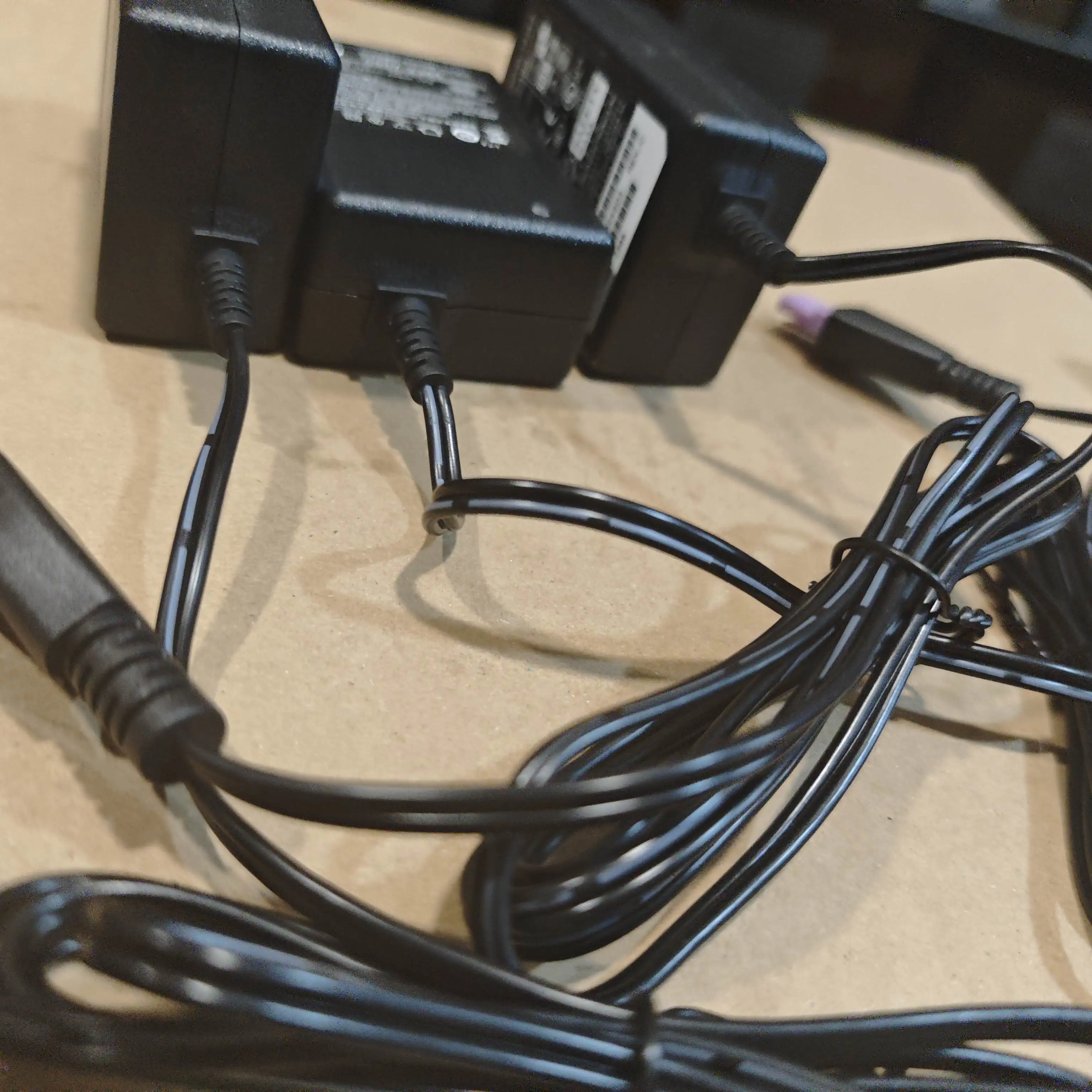 

0957-2385 Адаптер переменного тока, зарядное устройство, блок питания 22 В 455 мА для HP 1010 1012 1510 1512 1513 1514 1518 2515 2540 2541 2542 2543 2544 2546