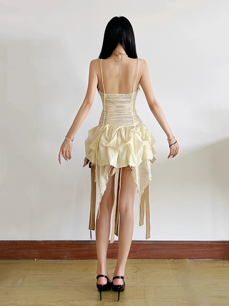 ReddaChic フリル裾フリンジ女性ドレスセットビキニトップシアーチュールストラップレスシャーリングリボンふわふわミニドレスパーティー夏服