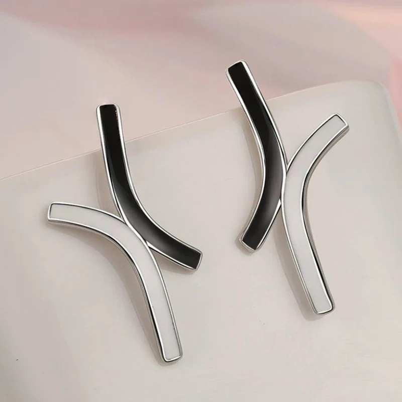 

Новые модные серьги-гвоздики, простые черно-белые линии, серьги-гвоздики с капельным клеем для женщин, ювелирные изделия из серебра 925 пробы KOFSAC