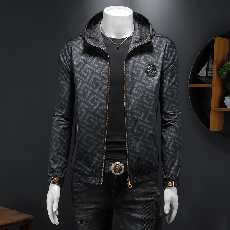 

Faionable Повседневная мужская куртка с капюшоном на открытом воздухе, осень-зима, новый европейский Sle с принтом, молодежный полиэстер для путешествий...