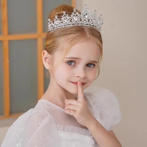 Хрустальная корона для девочки - стильный аксессуар для праздников и фотосессий — фото устройства