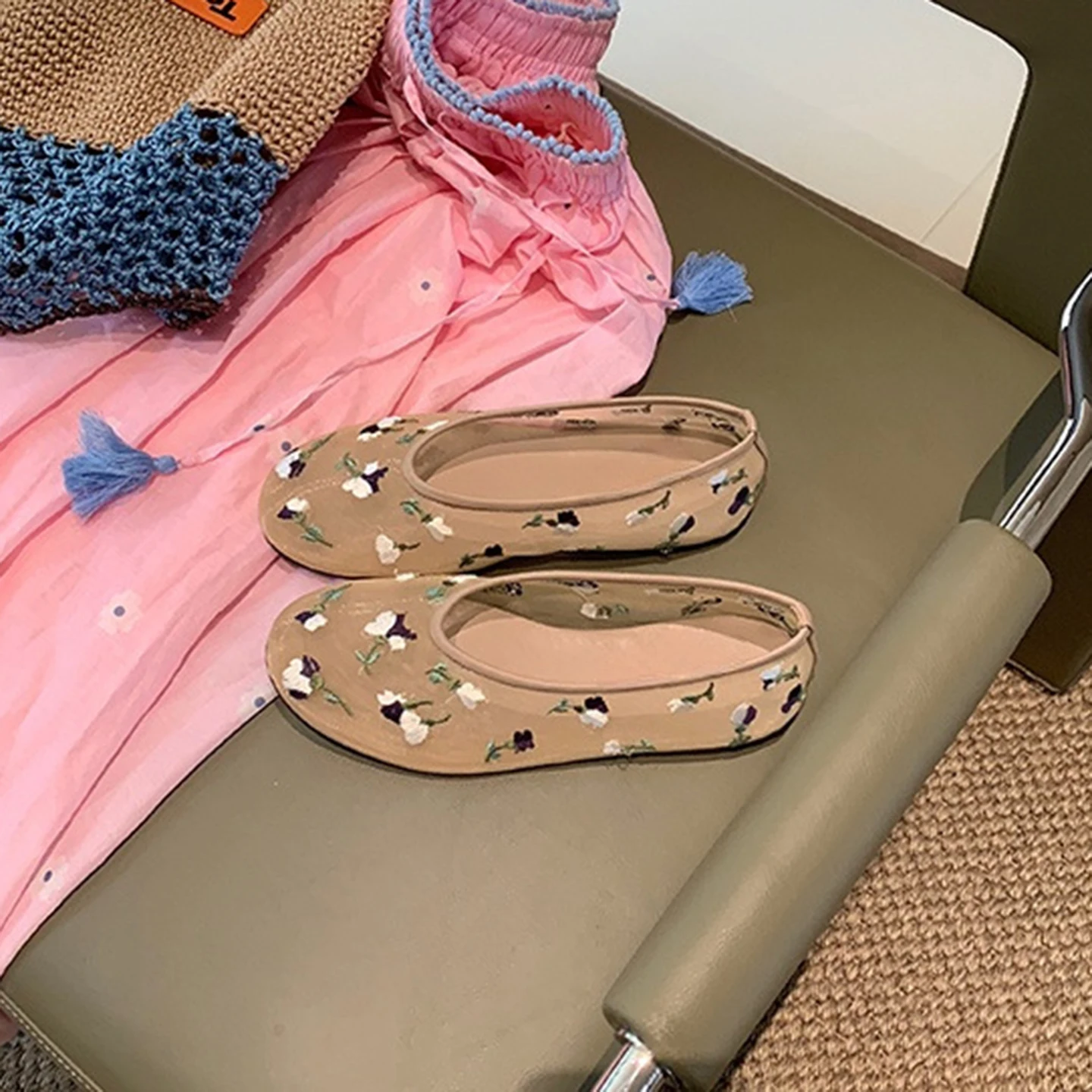 Hand Embroidered Flowers Designer Mesh Hollow Flats Ballet Shoes Women Summer Light Breathable Mary Jane Shoe Elegant Mules Shoe view 3