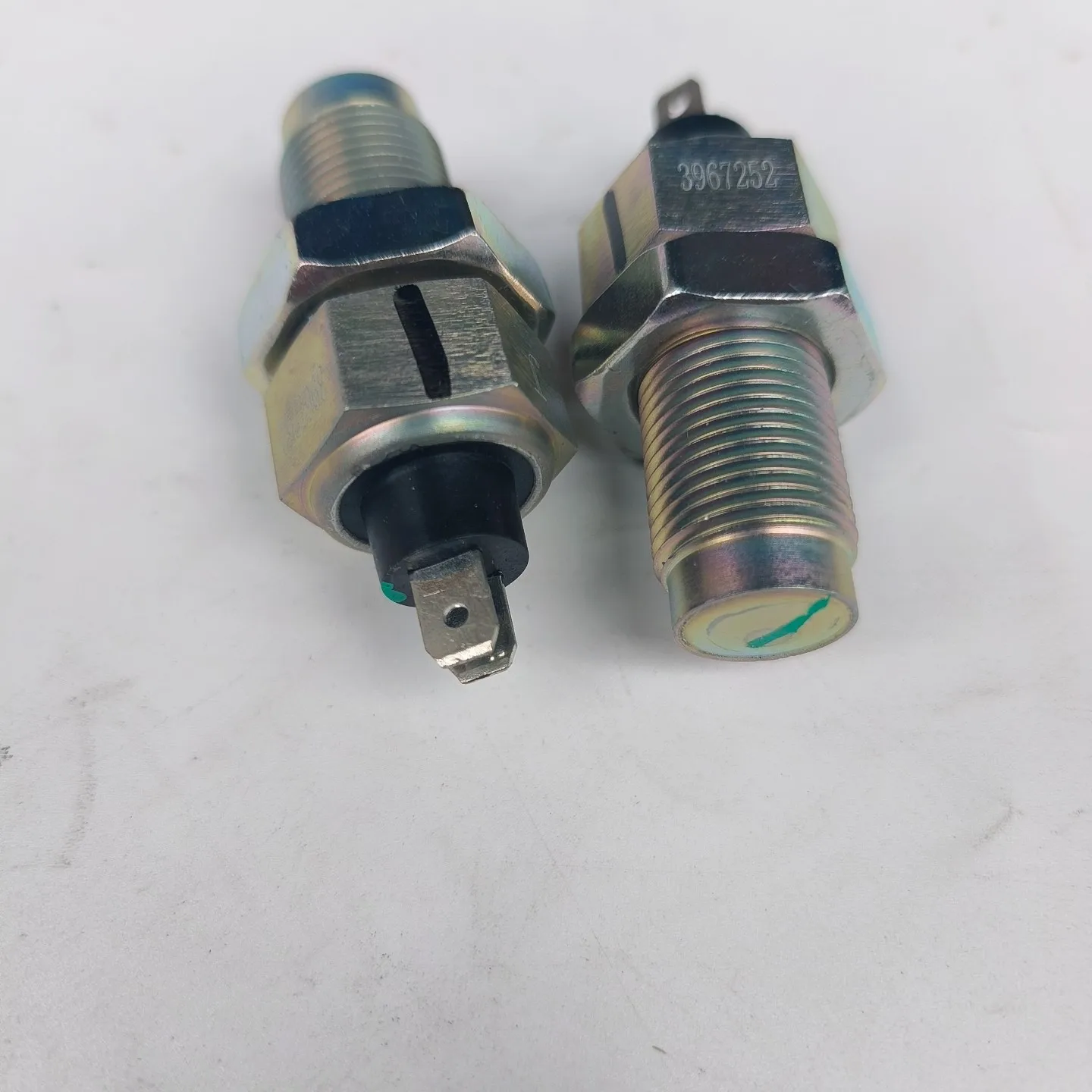 Construction Machinery 6BT Engine Speed Plug Speed Sensor 3967252 3834N-010