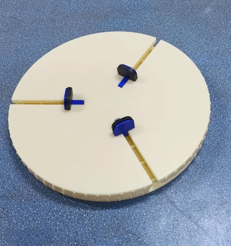 

Triangle clip of pottery trimming artifact automatically finds the center