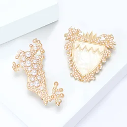 Beaut&Berry Luxury Pearl Bahrain Map Brooches for Women Creative Pins Casual Party Friends Accessories Fashion Gifts Decoration