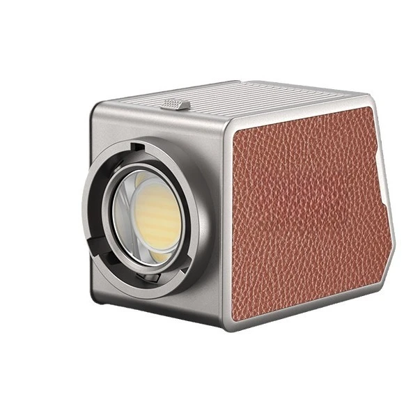 Fill light in the live stream, take pictures in the indoor studio, and use new shooting products.