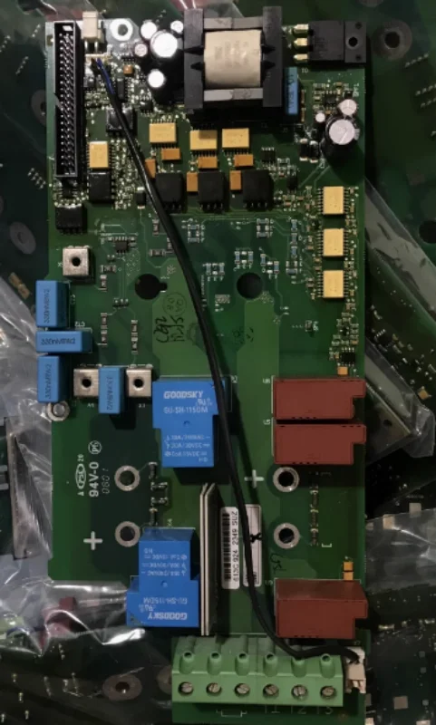 

Инвертор NXP-NXS — это плата драйвера основной платы питания 7,5-11-15 кВт PC00613 413C.