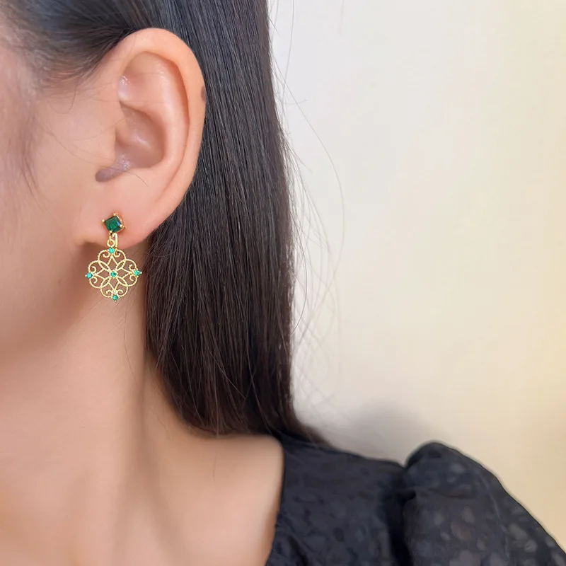 New Chinese Style Green Zircon Earrings Retro Geometric Mosquito Coil Ear Clip No Ear Hole Accessory Gift