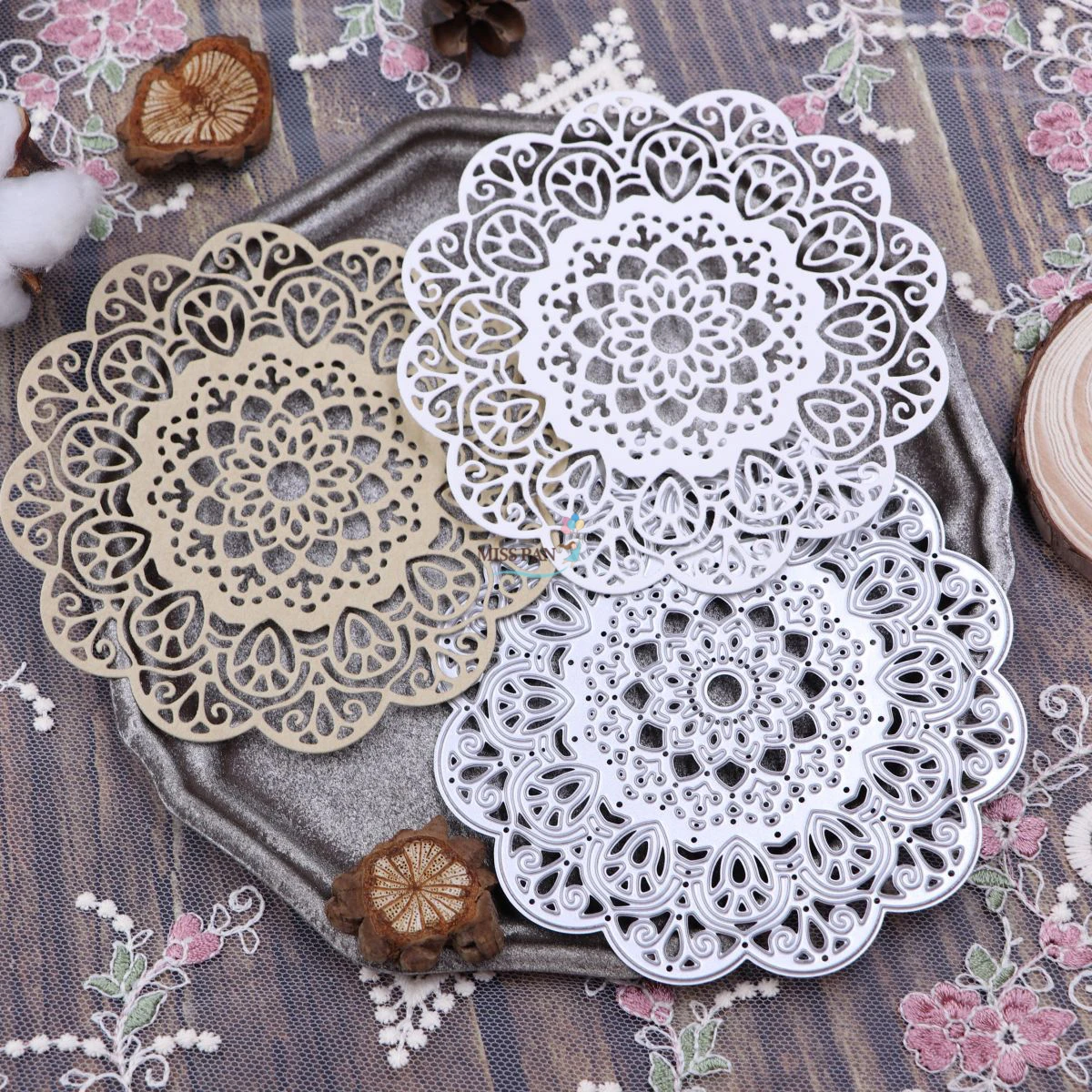 Circle Frame Metal Dies Cutting for Scrapbooking Embossing DIY Manual Photo Album Decor Knife Molds Craft Stencils