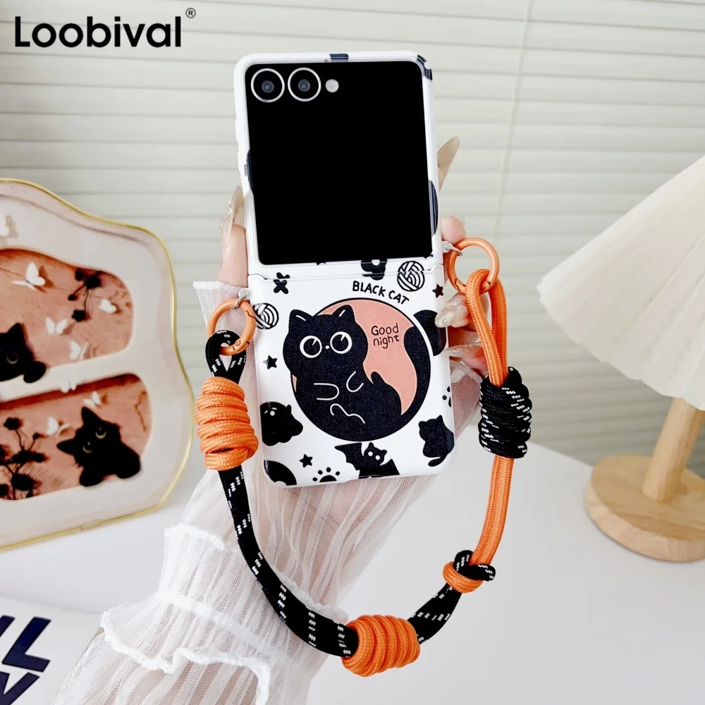 

Складной чехол с шарниром мультяшного милого маленького черного кота для Samsung Galaxy Z Flip7 FE Flip 6 5 4 3 7, ремешок на запястье, ремешок-браслет, чехол