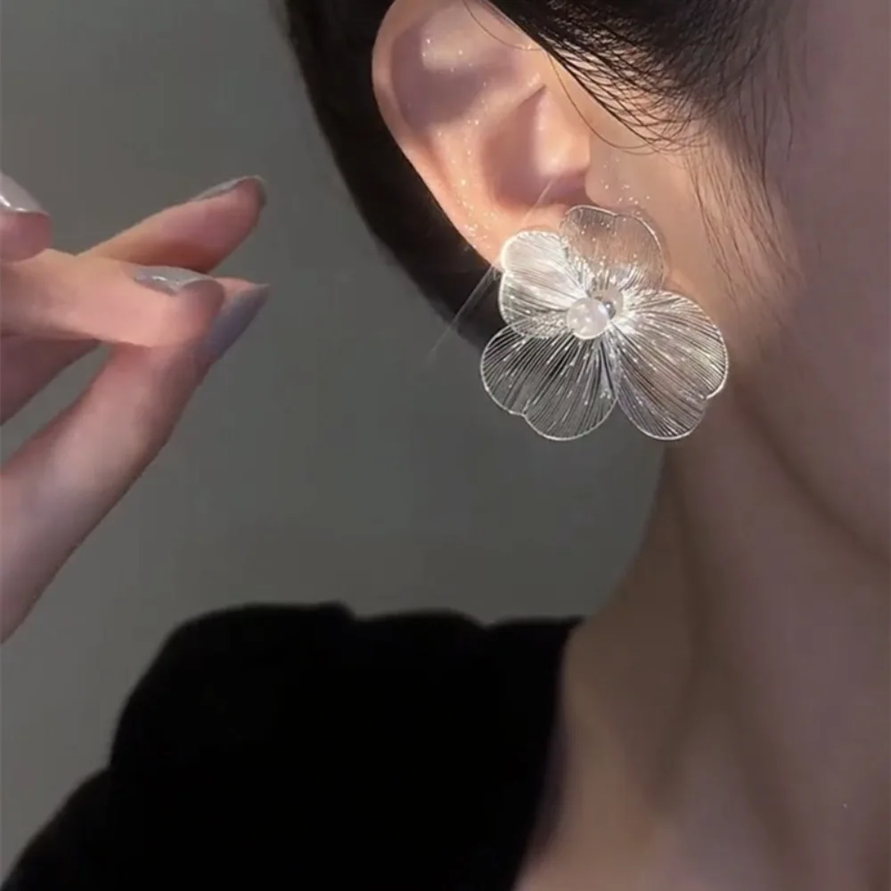 Big Exaggerated White Color Flower Stud Earrings for Women Girl French Ins Imitation Pearl Korean Wedding Romantic Jewelry Gifts