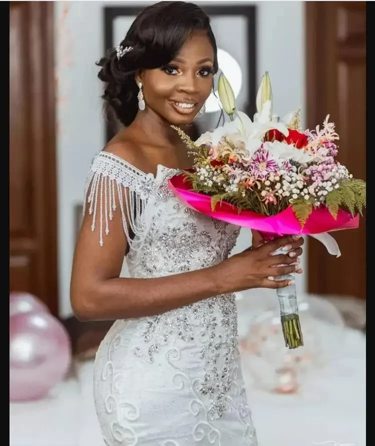 Maßgeschneiderte schulterfreie Stickerei Perlen Meerjungfrau Brautkleider Schwarze Mädchen Robe De Mariée Vintage Plus Size Brautkleid