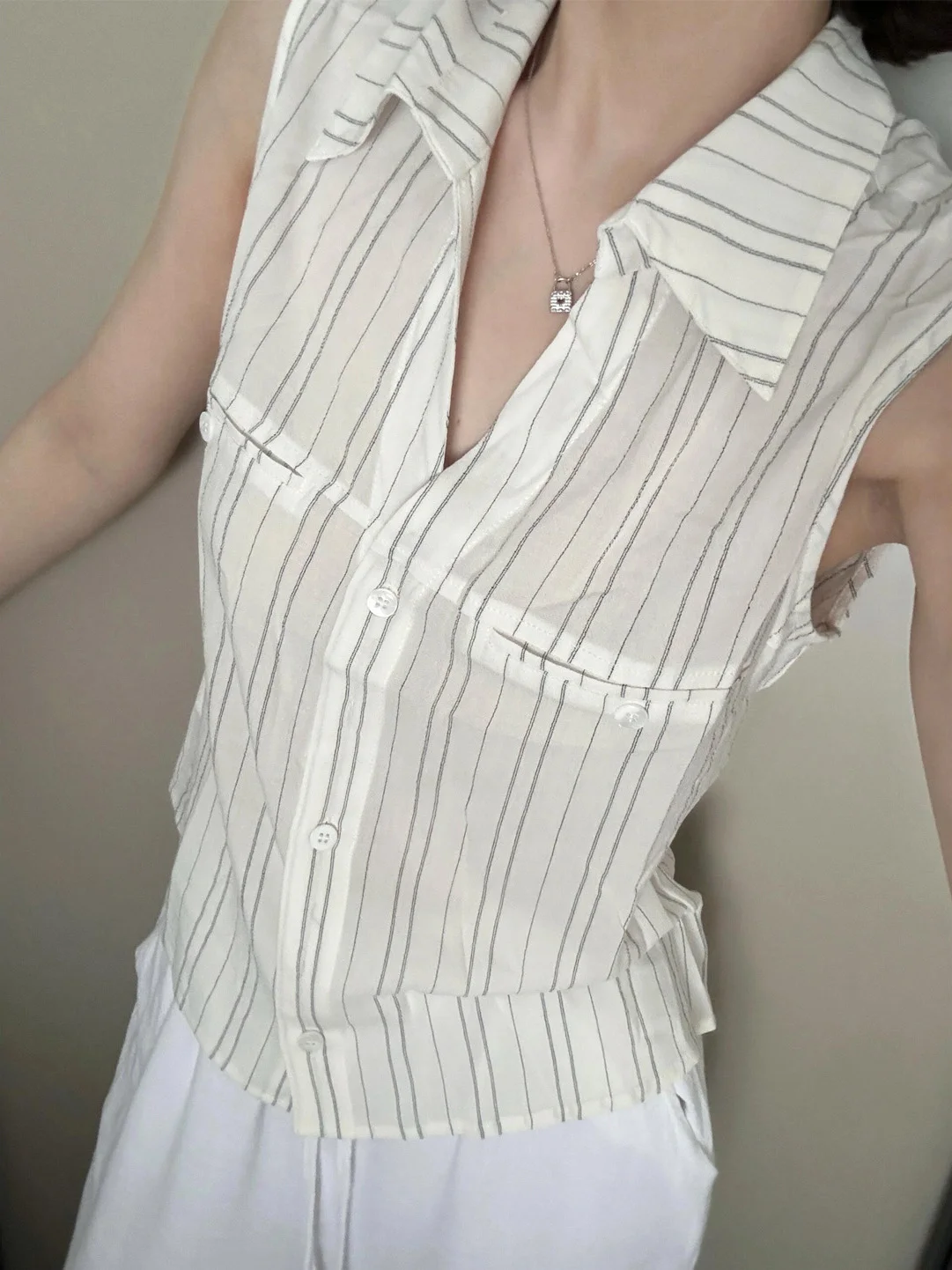

White Striped Casual Shirt Women's Fashion Design Summer 2026 New Style Versatile Tank Top Skin-friendly Breathable Polyester