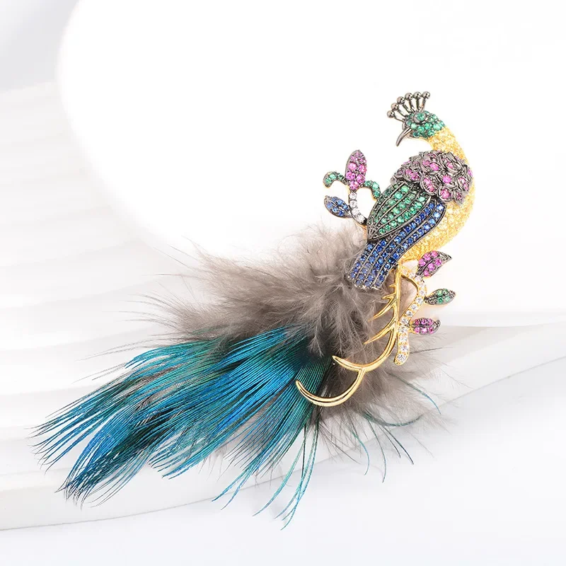 Elegant Feather Peacock Brooch Women\'s Delicate Accessories Luxury Pin High-grade Corsage Crystal Gift Corsage
