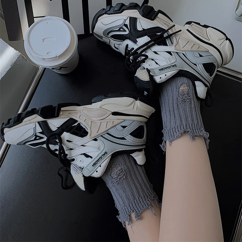 

Broken Hole Socks Women Hip-Hop Harajuku Skateboard Beggar Cotton Socks Medium Tube Knitted Street Stocking Trendy Ripped Sox