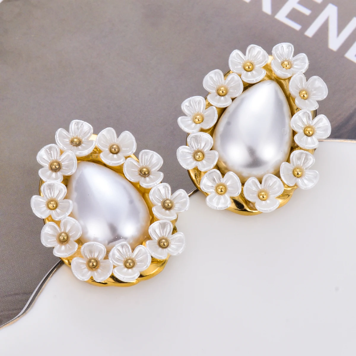 New Elegant Flower Imitation Pearl Earrings No Ear Holes for Women Girl Fashion Party Stainless Steel Jewelry Waterproof Gift