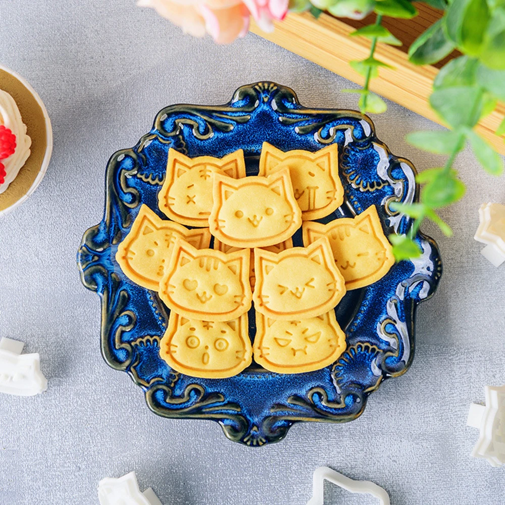 

Cartoon Cat Cookie Mold 3D Cookie Cake Cutter DIY Mold Fondant Cake Decorating Tools