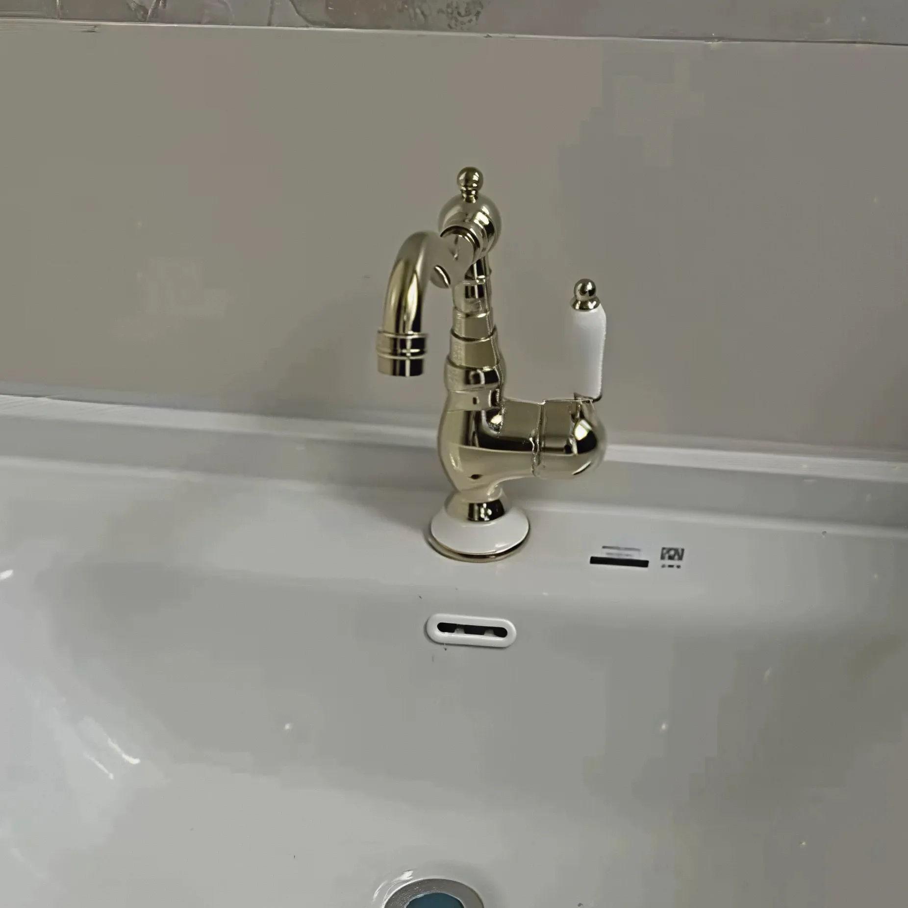 

Hot and cold 16 faucet face wash basin bathroom cabinet wash basin toilet