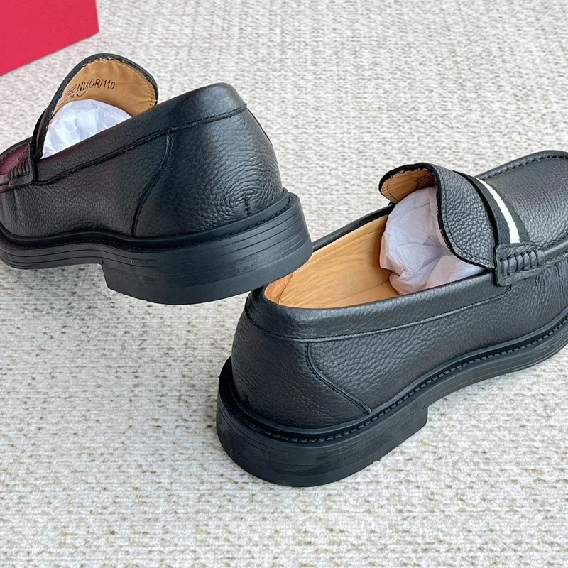 Black Full-grain Leather Slip-on Loafers Designer Men\'s Classic Striped Minimalist and Durable Casual Shoes