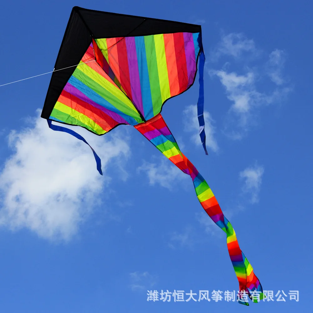 Weifang cometas triangulares con tira de arcoíris, cometa triangular de cabeza negra, fácil de volar, regalo de cumpleaños para niños