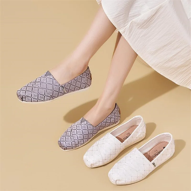 J&M Lady Flats 2025 Fashion Women Loafers Summer Cloth Shoes Rubber Soft Sole Slip-On Casual Shoes White Sneaker