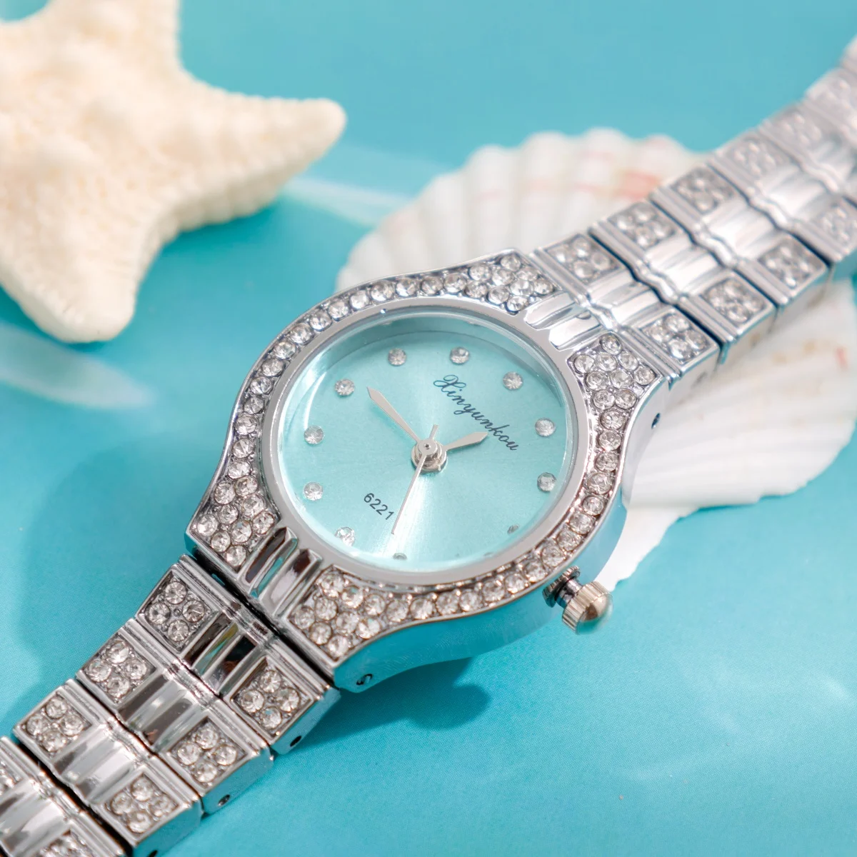 

Chic Petite Quartz Watch Elegant Robins Egg Blue Dial Rhinestone-embedded Bracelet High-quality Quartz Movement Watch Gifts