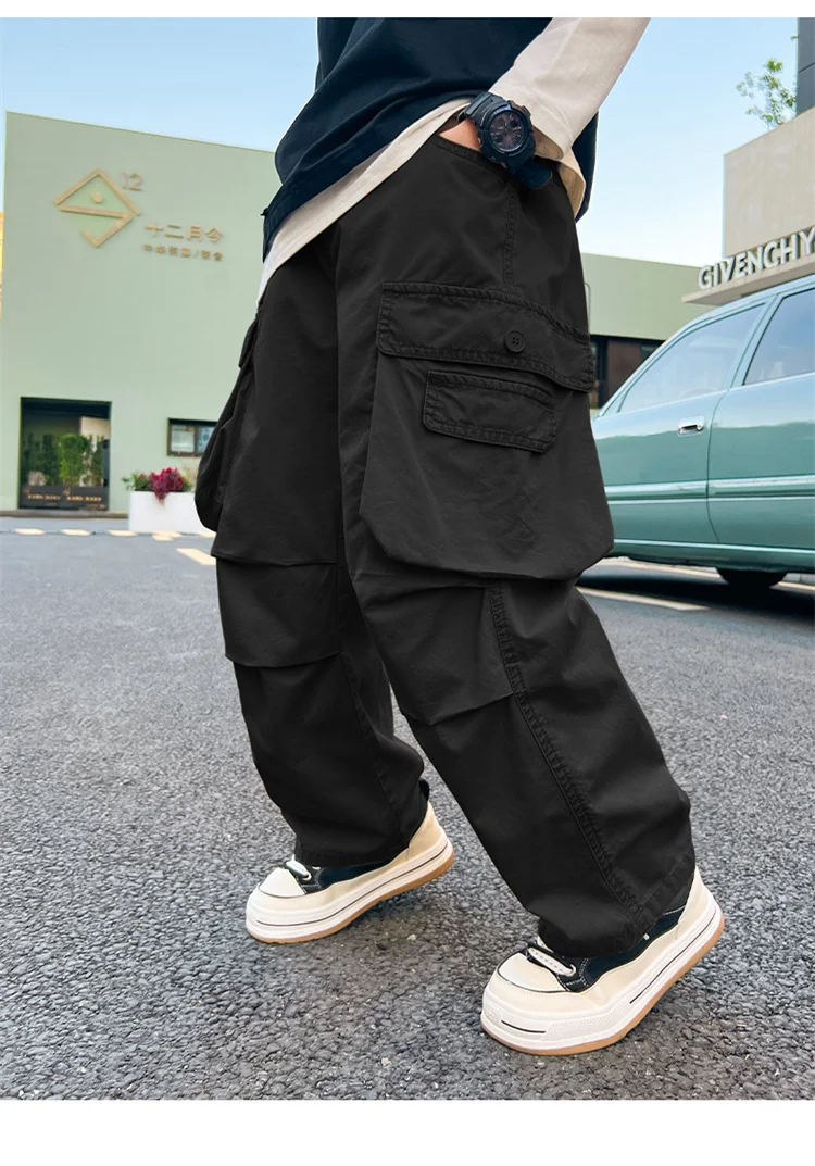 Kinder Cargo-Hose in Schwarz-Khaki mit Taschen für Jungen im Alter 5-14 Jahre, Baumwolle, Y2K-Stil, gerade geschnitten. – Detail 13