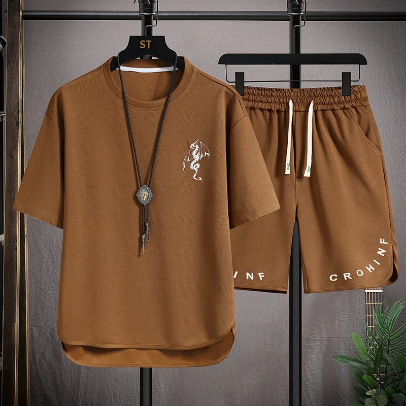 

Мужской летний спортивный костюм: футболка с коротким рукавом и шорты, модная молодежная одежда из полиэстера, быстросохнущая, удобная.