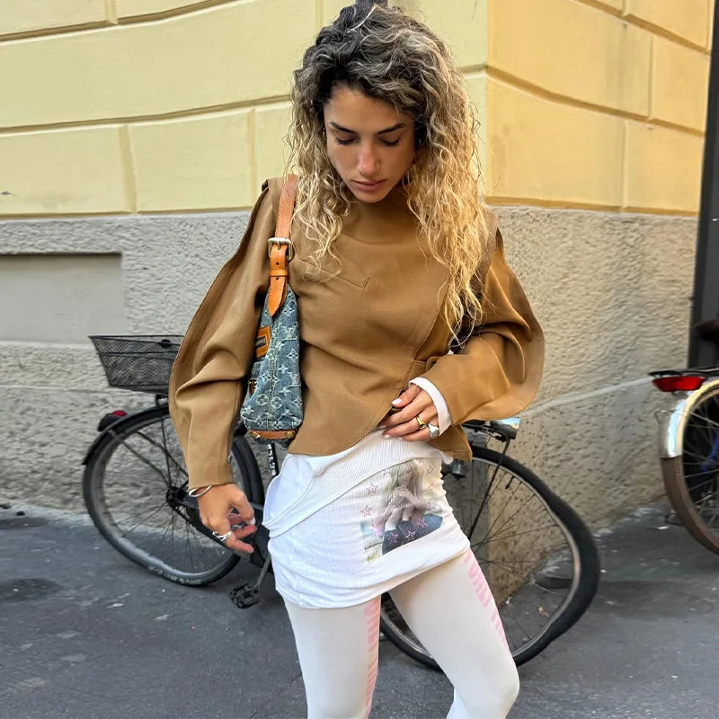 Damenjacken mit Stehkragen, seitlicher Knopfleiste, Gürtel zur Taillenbetonung, kurze Mäntel, Herbstmode für Damen, unregelmäßiger Saum, plissiert, neue Oberbekleidung – Detail 4