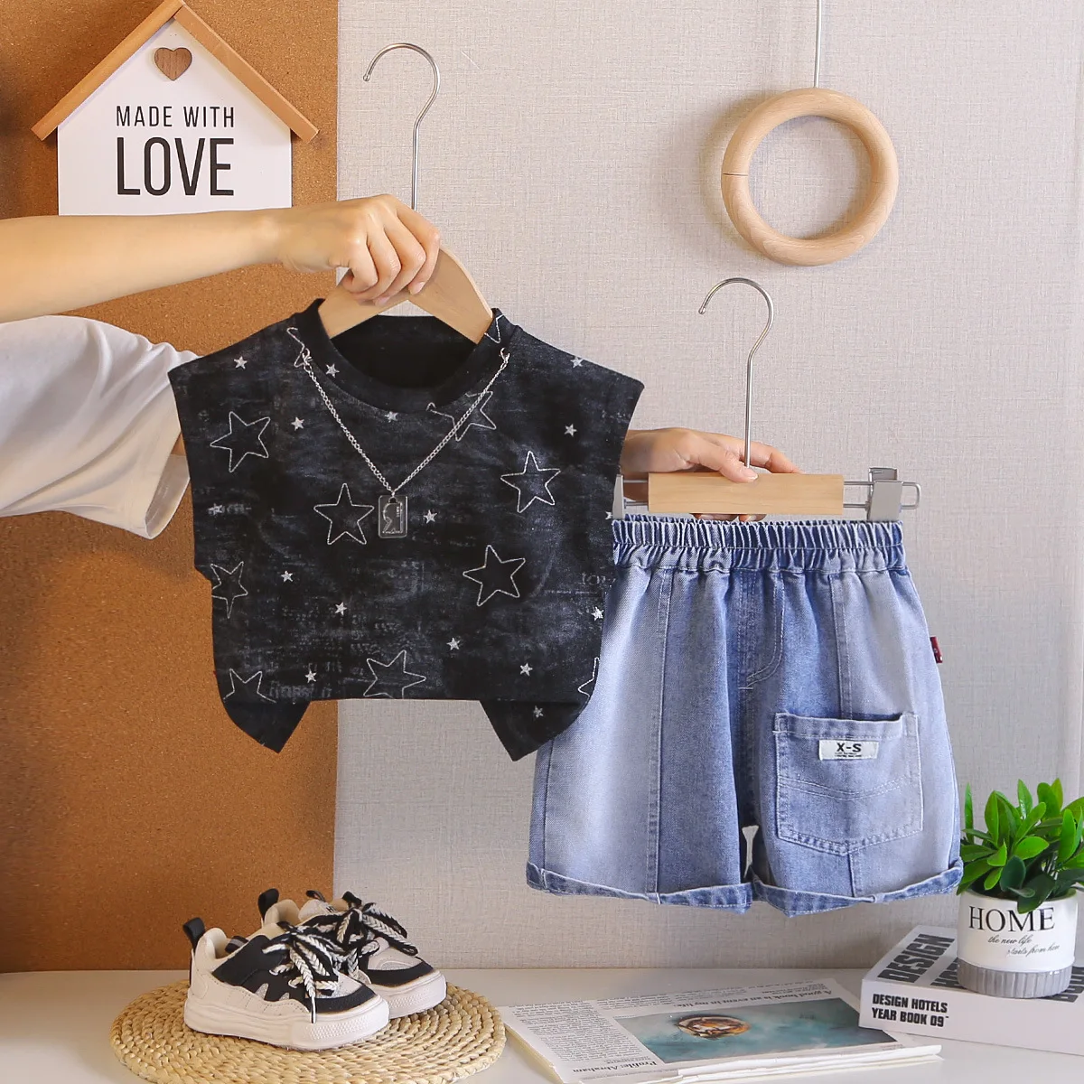 

Boys' Suit 2026 Spring and Summer New Children's Clothes Boys' Baby Trend Loose Chain Vest Denim Shorts Two-piece Set