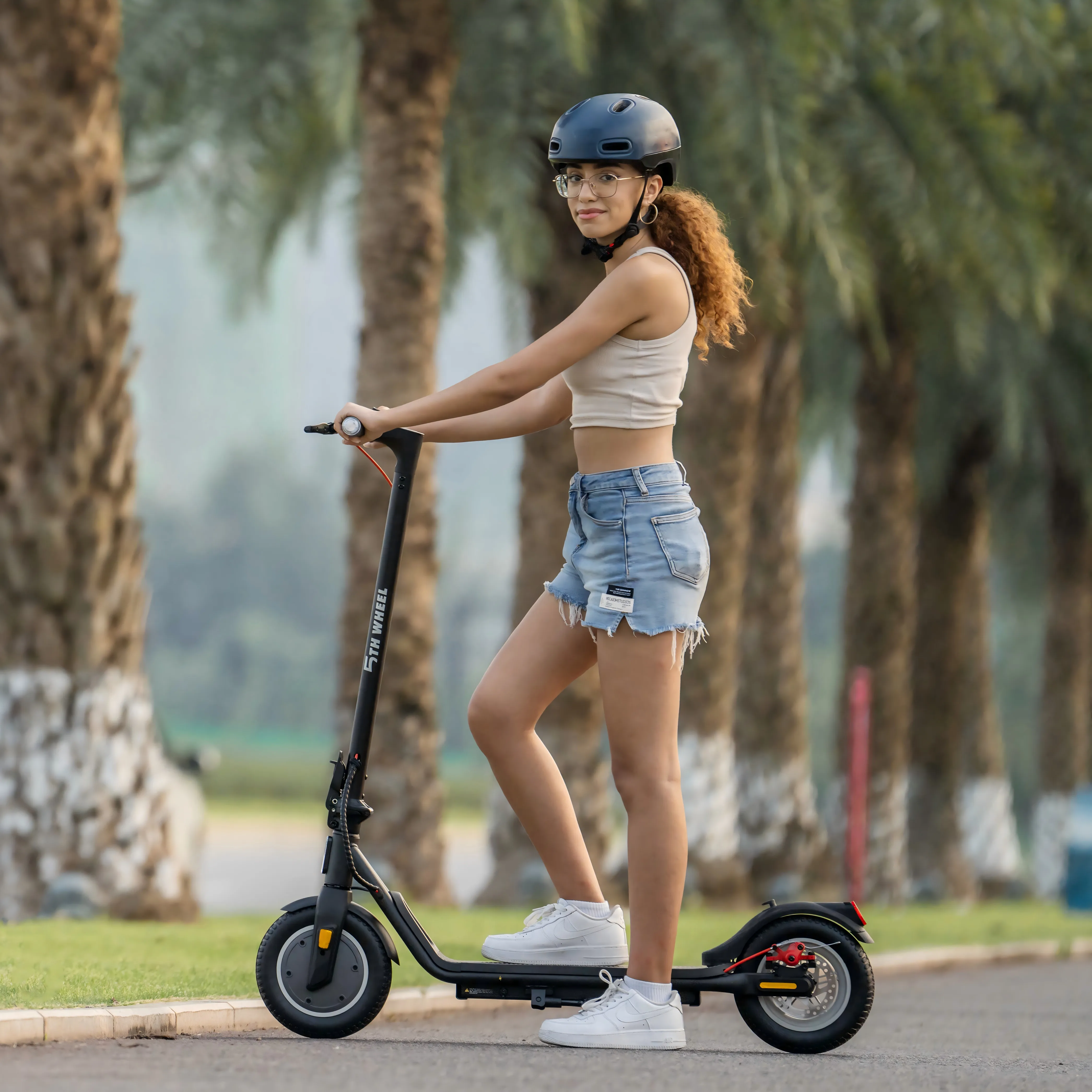 سكوتر كهربائي بعجلة 5th للبالغين، نطاق 18 ميجا في الساعة، نطاق 12.4 ميل، إطارات صلبة 8.5 بوصة، إشارات الانعطاف، فرامل مزدوجة #5